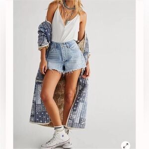 AGOLDE Parker Vintage Cut Off Denim Shorts Size 32 High Rise Light Wash Raw Hem
